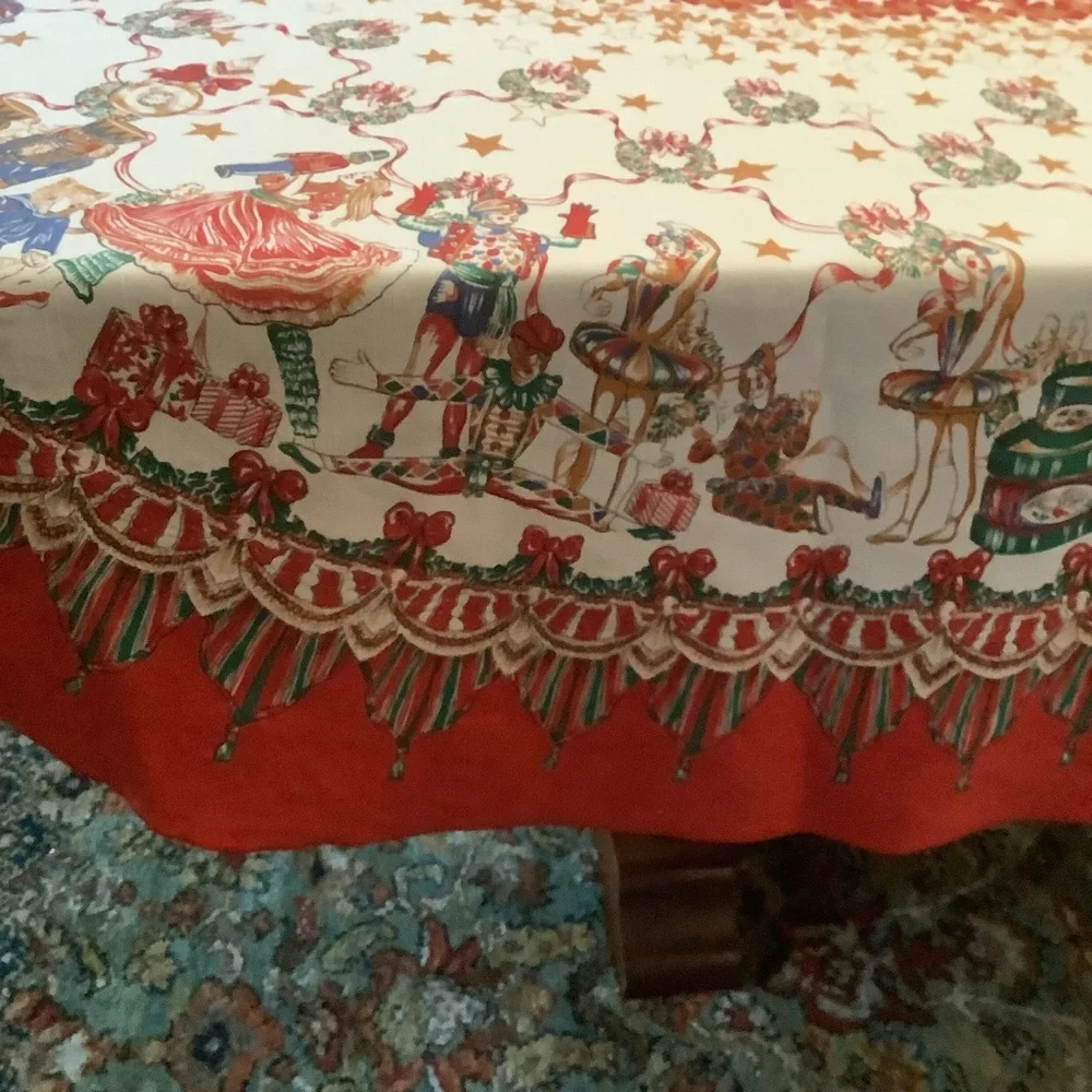 Wilton Court Festive Red and White Nutcracker Oval Tablecloth